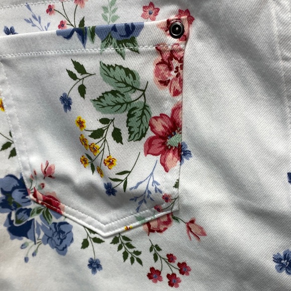 Terra & Sky size 2X White Floral Capri Pants stretch pull on comfy‎ casual - Picture 9 of 12